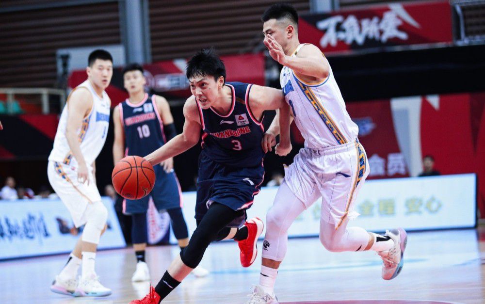 洪五早就知道流程，所以带着田中浩一轻车熟路的进去准备。